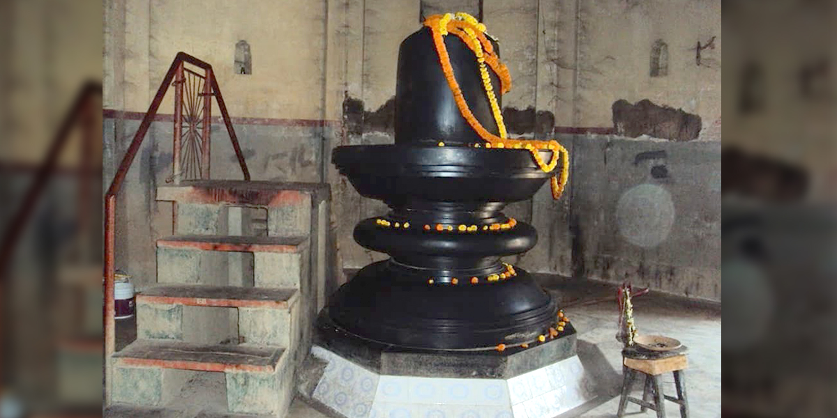 Shiva Lingam made of Marble by Raja Krishna Chandra of Nadia