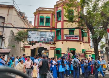 Netaji Bhawan: নেতাজি ভবনে সুভাষ-প্রেমীদের ভিড়, সেলফি তোলার হিড়িক