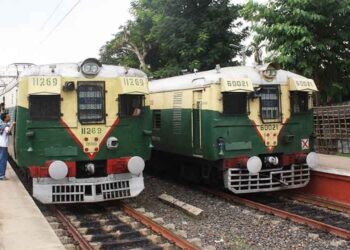 Fire in local train: হাসনাবাদ-শিয়ালদহ শাখার লোকালে আগুন আতঙ্ক, ছড়ালো চাঞ্চল্য