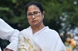 Murshidabad update: মুর্শিদাবাদ গিয়ে হিন্দু সন্ন্যাসীর দিকে আঙুল মমতার! রাজ্যে জারি হবে ৩৫৬ ধারা?